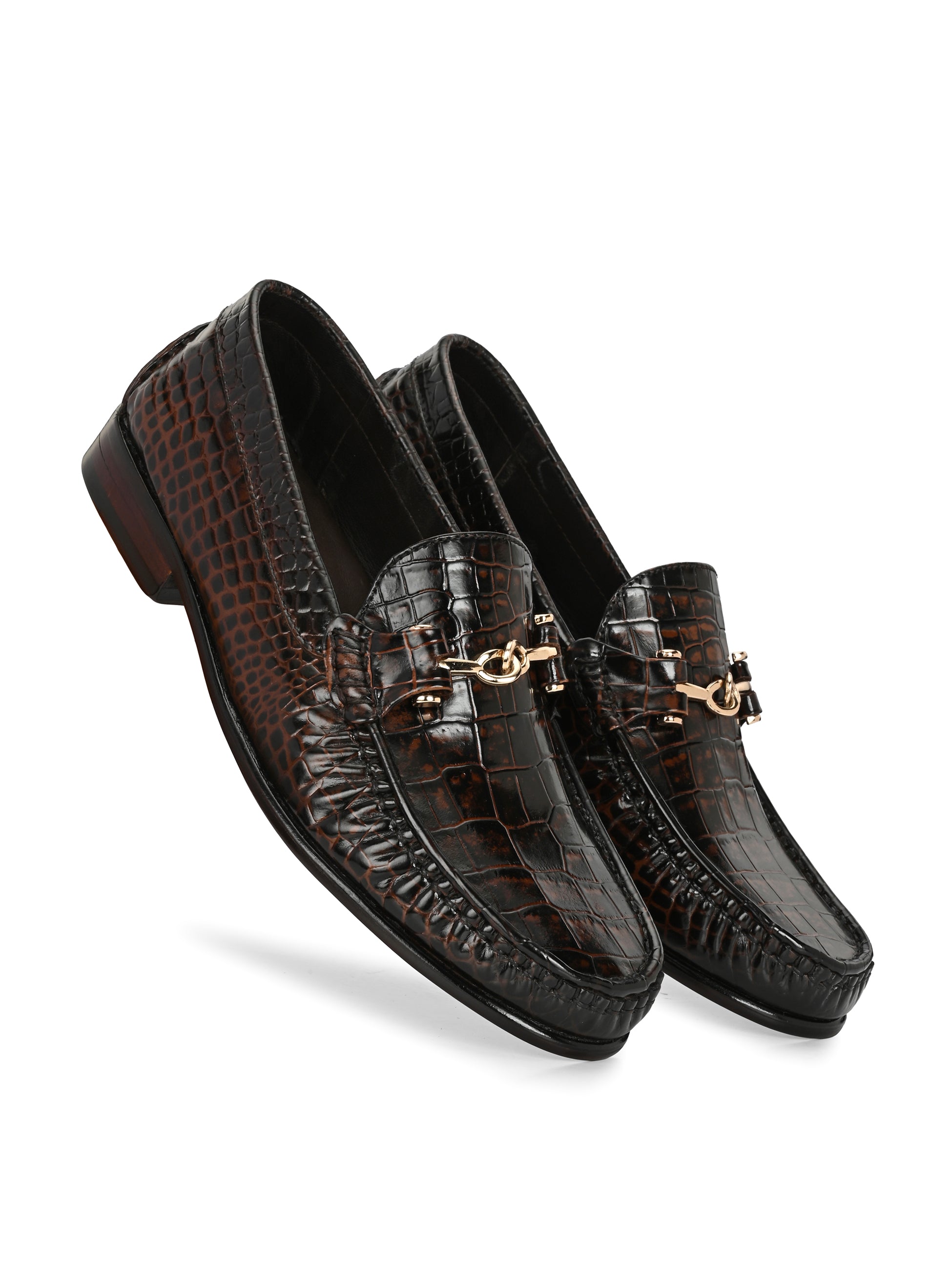 Textured Buckled Loafers by Lafattio