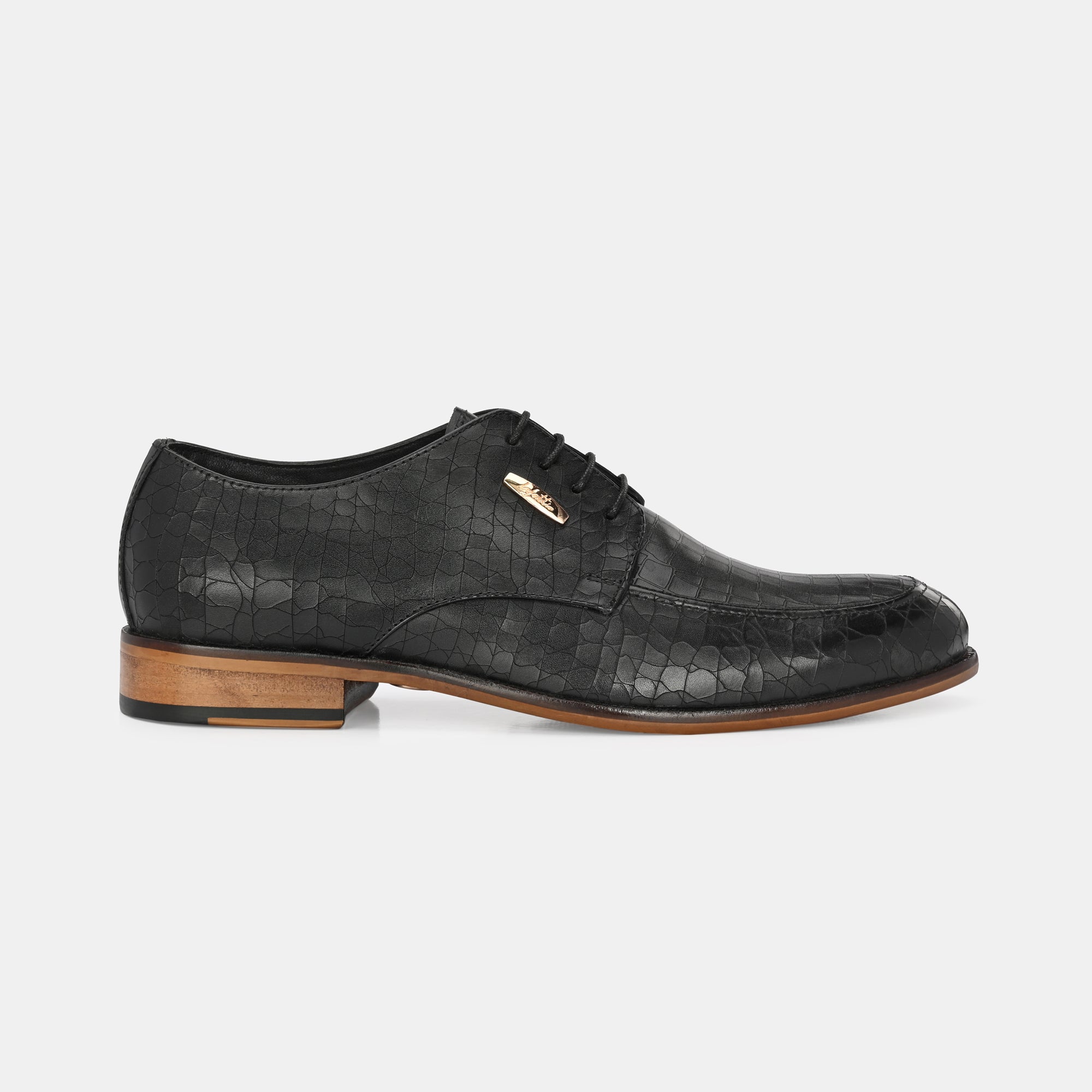Laser Engraved Lace-Up Shoes by Lafattio