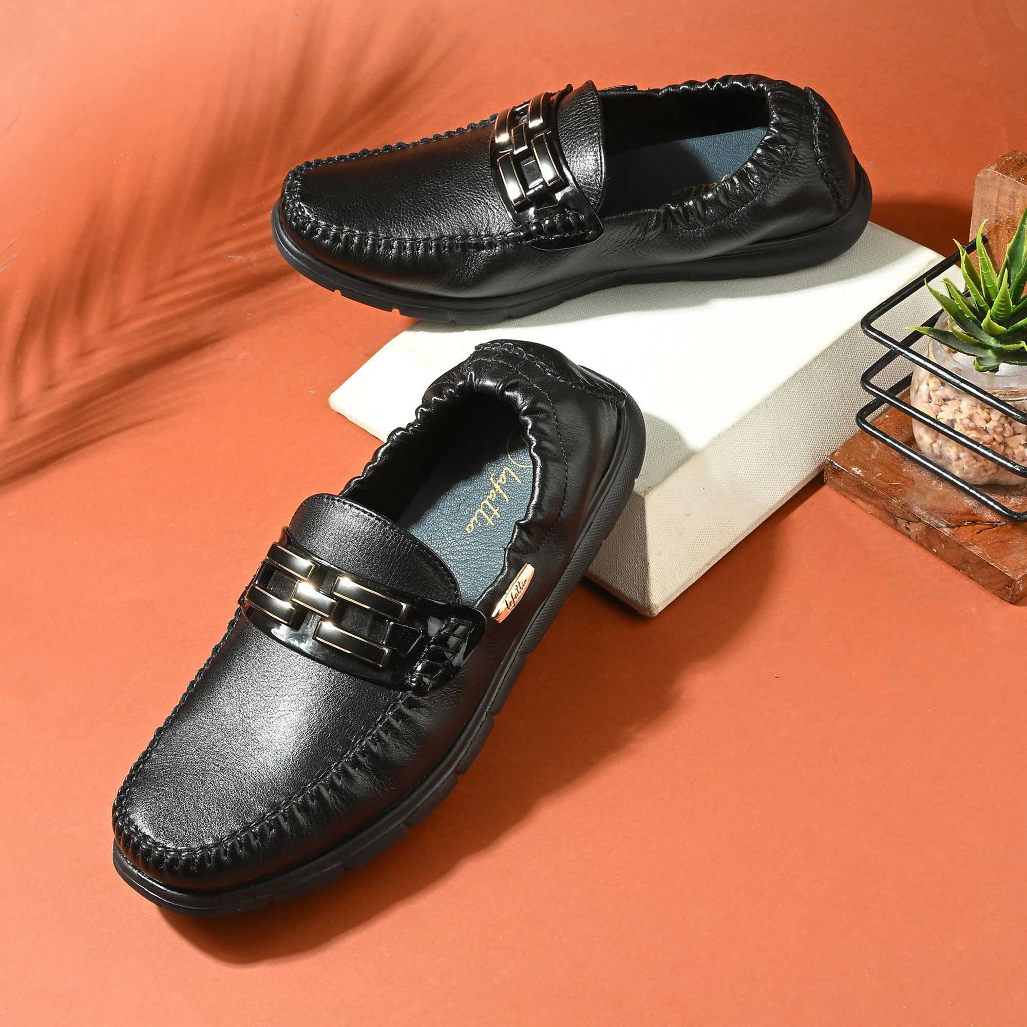 Flexible Buckled Loafers by Lafattio