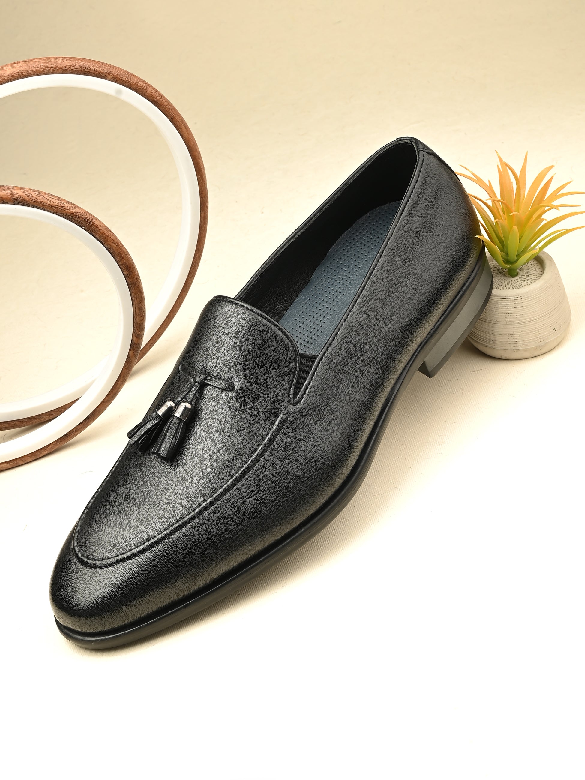 Rover Tassel Loafers by Aspeerio